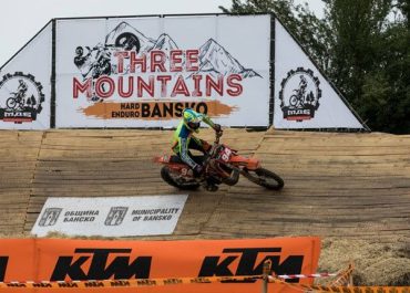 HARTES ENDURO-MOTORRADRENNEN IN DREI BERGEN